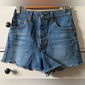Levi’s Ribcage Denim Jean Shorts Size 26 Button Fly Summer Break Beach Vacation